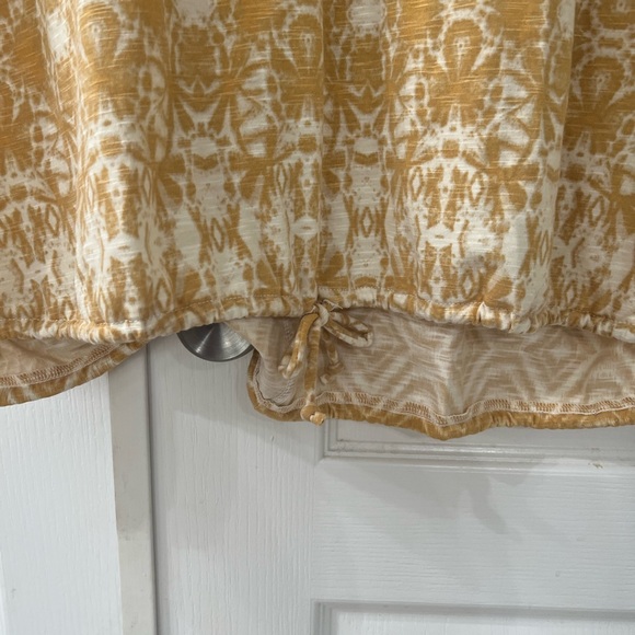 Women’s Yellow Blouse - Picture 4 of 7